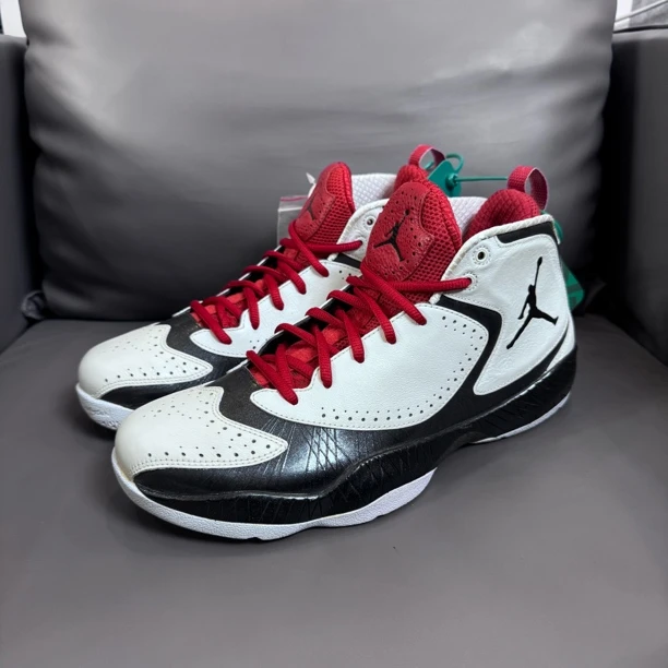 全新未使用 NIKE/耐克 全新 45码 aj2012Q 黑白红 全新原盒 球鞋