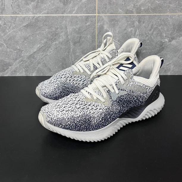 90新 adidas/阿迪达斯 42码 阿迪达斯 跑鞋 黑灰 无盒 橙色还行