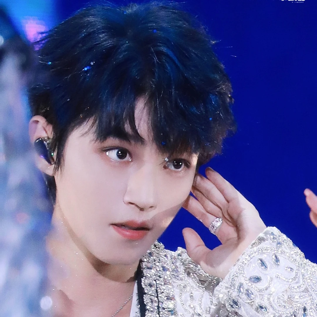 王俊凯周边小螃蟹明星周边