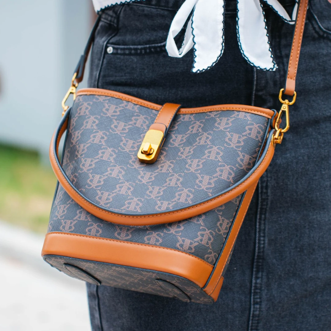 SR2024新款水桶包单肩斜跨手提包洋气轻奢女士印花潮流手拎包