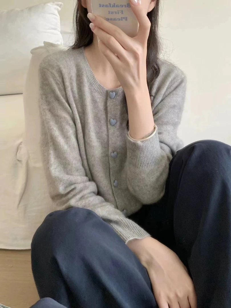 【爱心浅蓝布扣】小个子设计感短款慵懒风针织开衫女FFZ7001