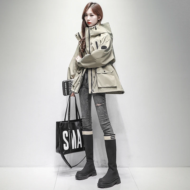 防风冲锋衣女款2025年秋季新款时尚小个子收腰连帽工装风衣外套潮