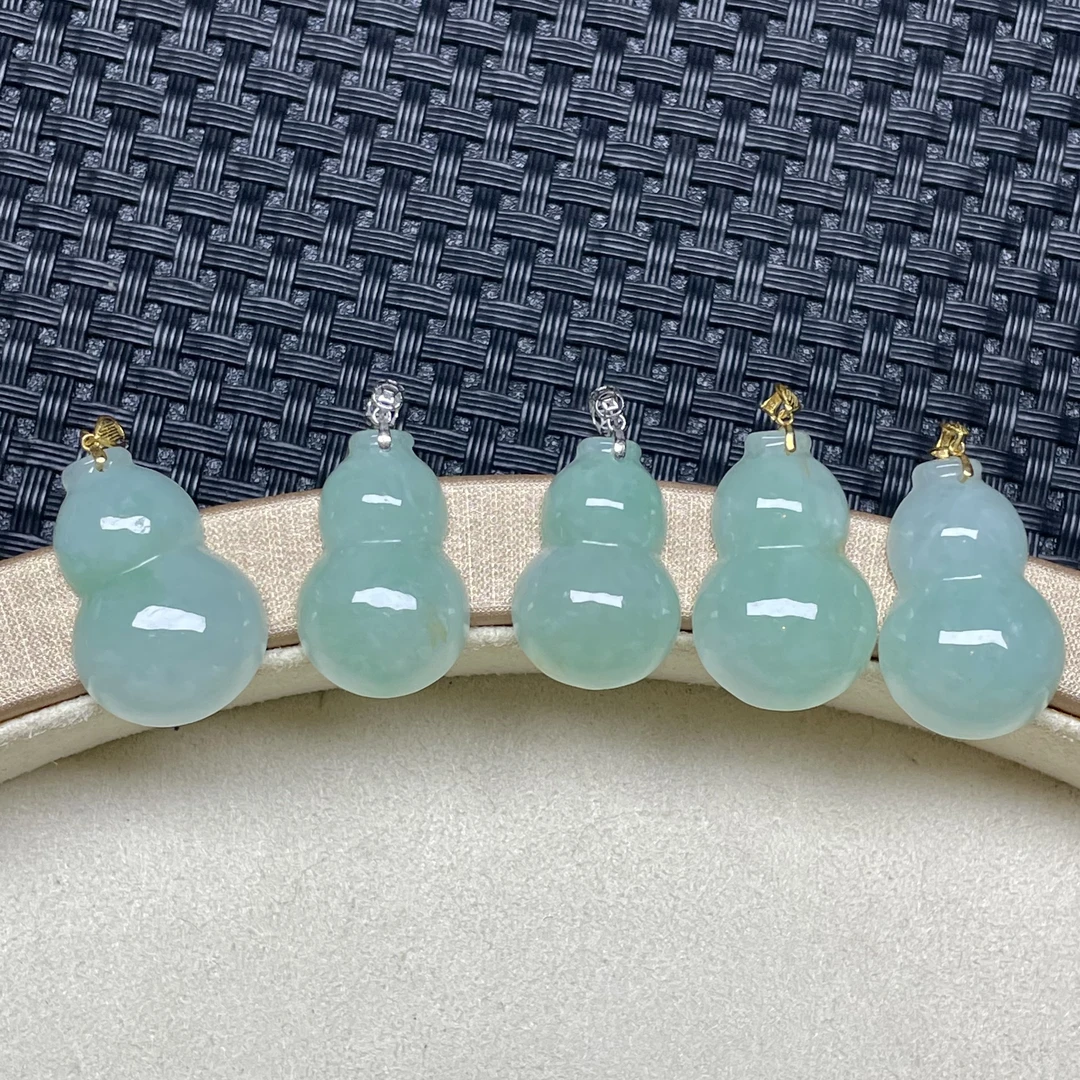 天然翡翠A货18K扣头葫芦吊坠闺蜜女士精致镶嵌时尚/多样性发其一