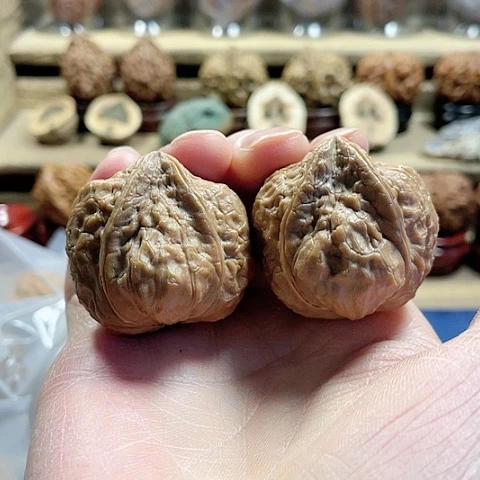 文玩核桃把件鼻烟壶异形带彩38左右差尺