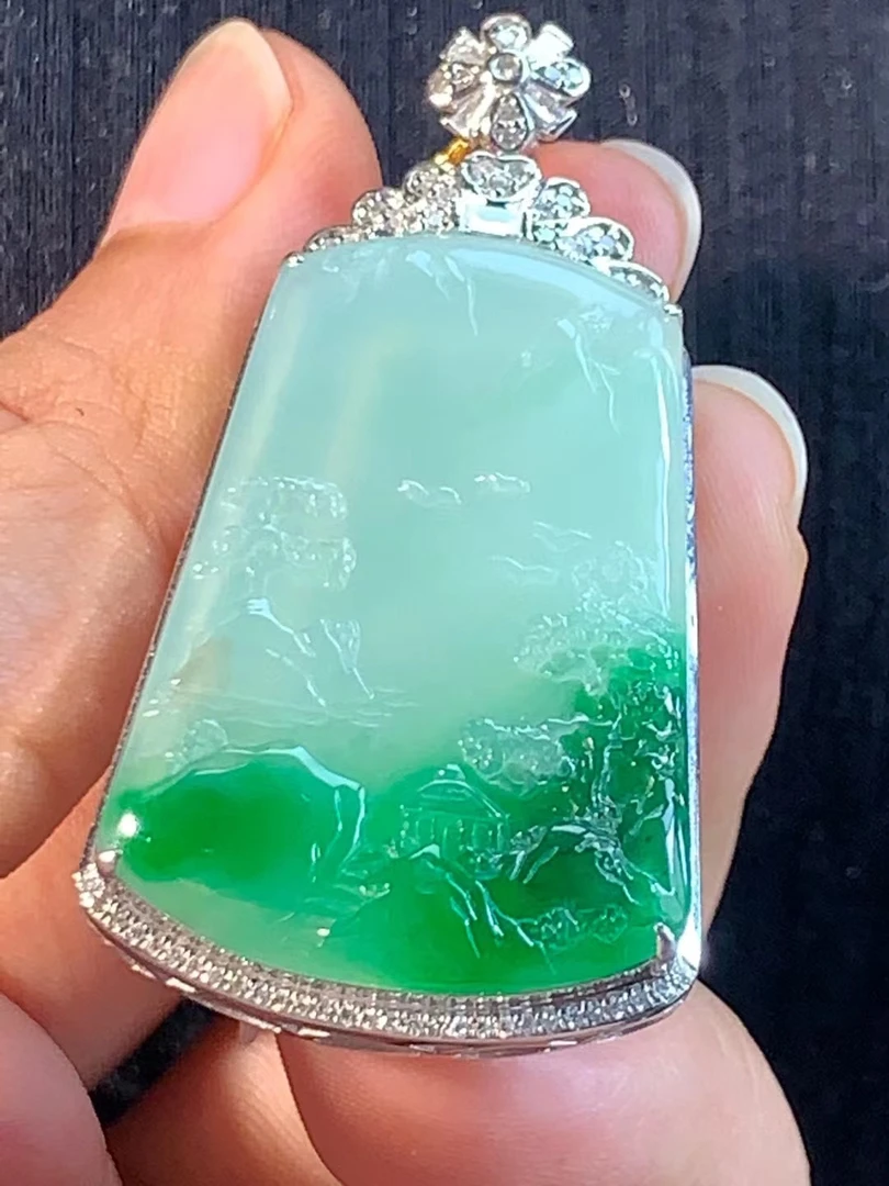 18K金镶冰种阳绿山水牌