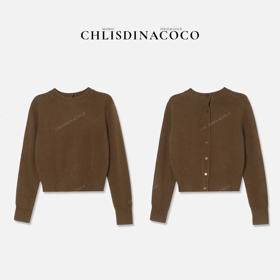 Chlisdinacoco丨“栢蚀從焕”后扣子开衫圆领长袖毛衣 C47213MY243