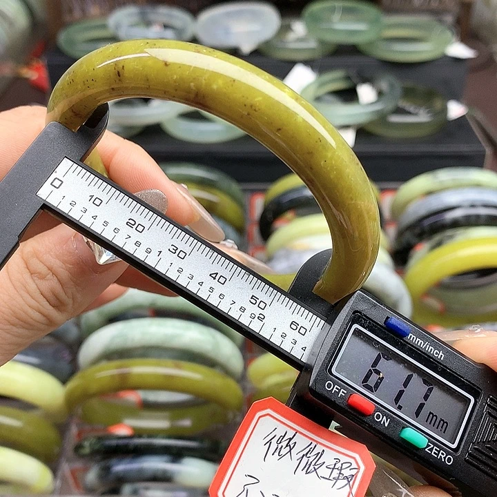 蛇纹石玉手镯未镶嵌124