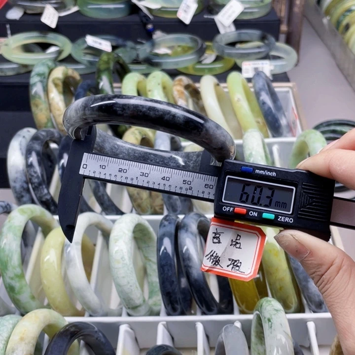 蛇纹石玉手镯未镶嵌316