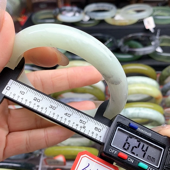 蛇纹石玉手镯未镶嵌298