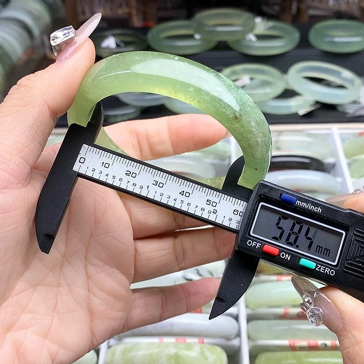 蛇纹石玉手镯未镶嵌818