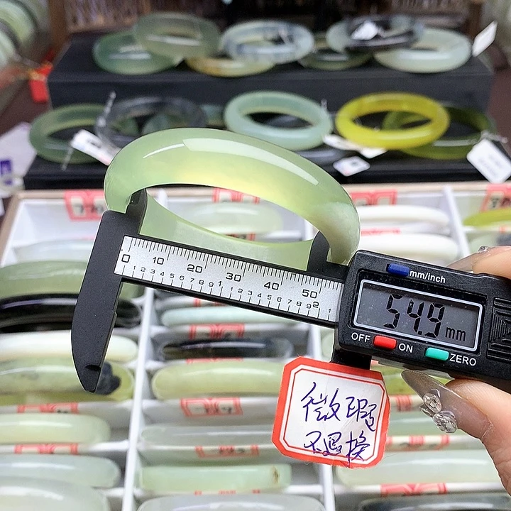 蛇纹石玉手镯未镶嵌770