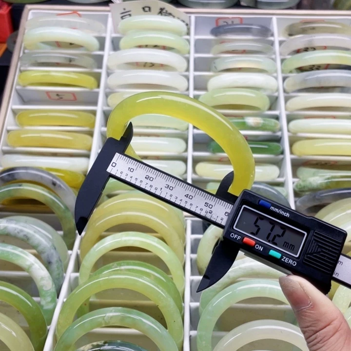 蛇纹石玉手镯未镶嵌5