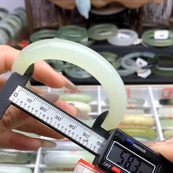 蛇纹石玉手镯未镶嵌697