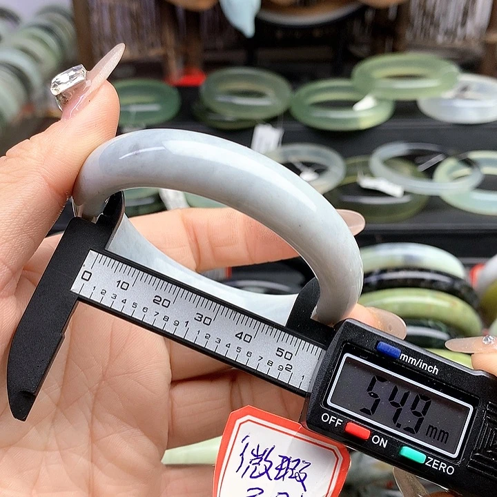 蛇纹石玉手镯未镶嵌410