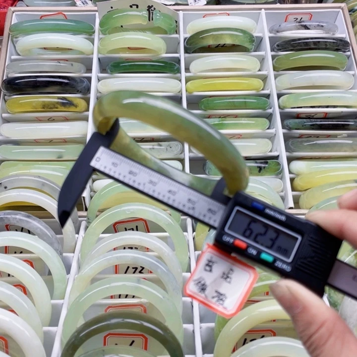 蛇纹石玉手镯未镶嵌172