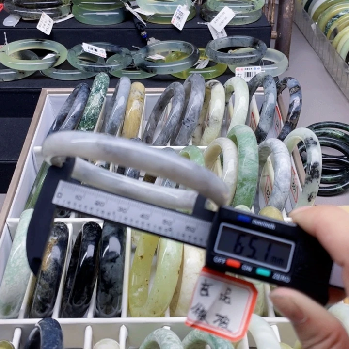 蛇纹石玉手镯未镶嵌358
