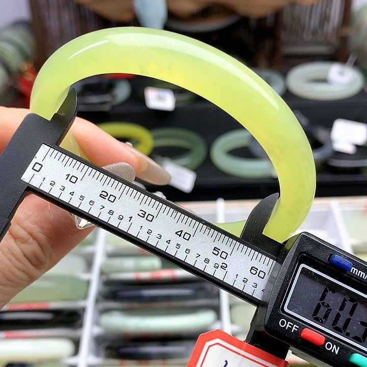 蛇纹石玉手镯未镶嵌789