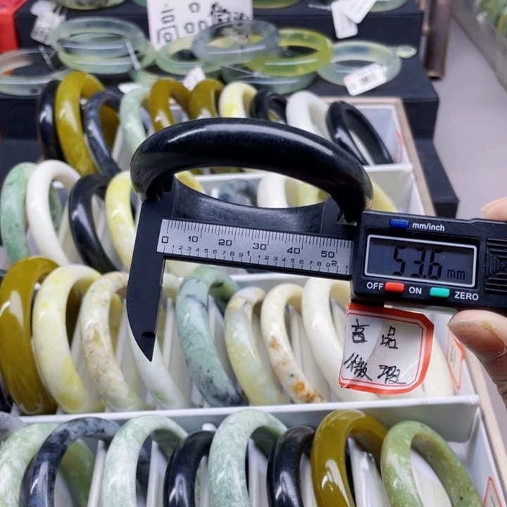 蛇纹石玉手镯未镶嵌55