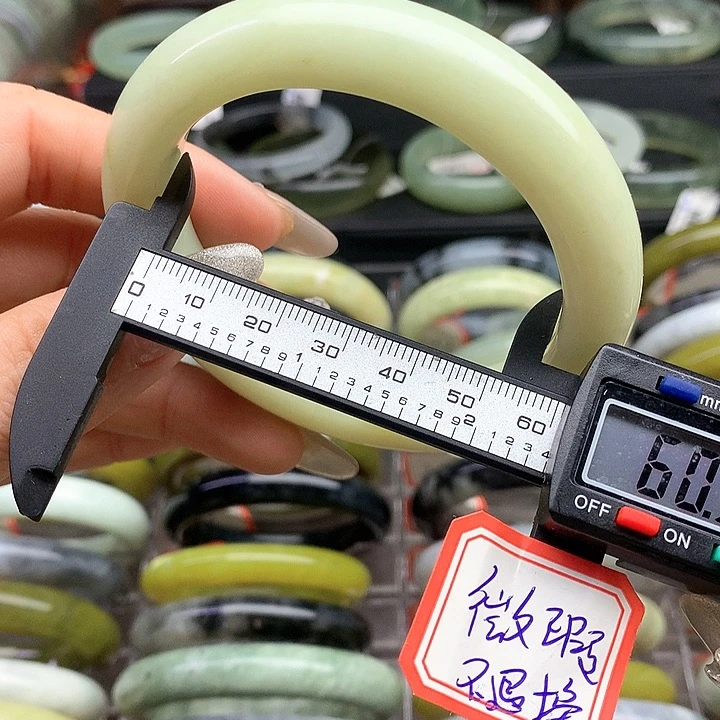 蛇纹石玉手镯未镶嵌265