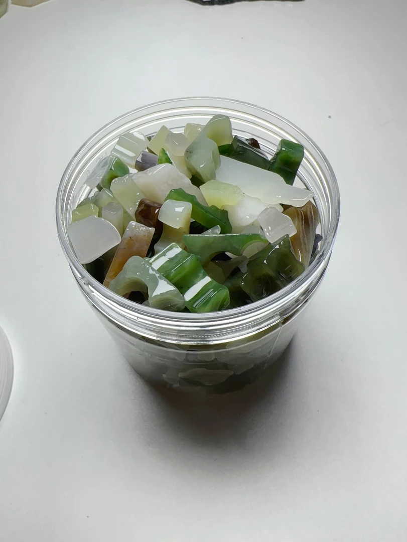 随机装不挑选650克 天然和田玉小边角