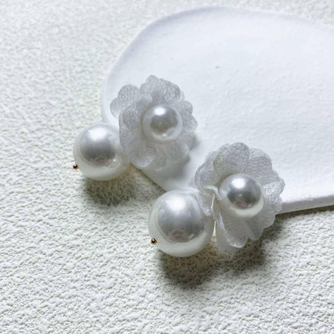 铜合金布艺耳饰 时尚气质甜美花朵珠珠耳环度假白色轻奢百搭