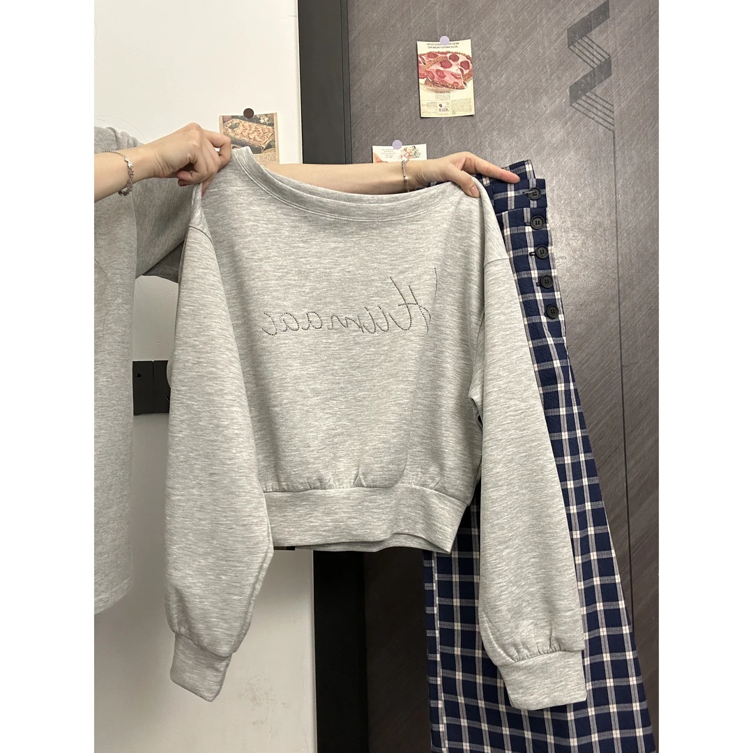 美式灰色字母露肩斜肩卫衣女春秋秋季薄款一字肩短款辣妹长袖上衣