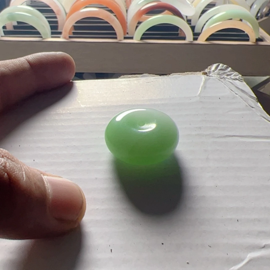 【闪购商品】石英质玉手镯未镶嵌不**七