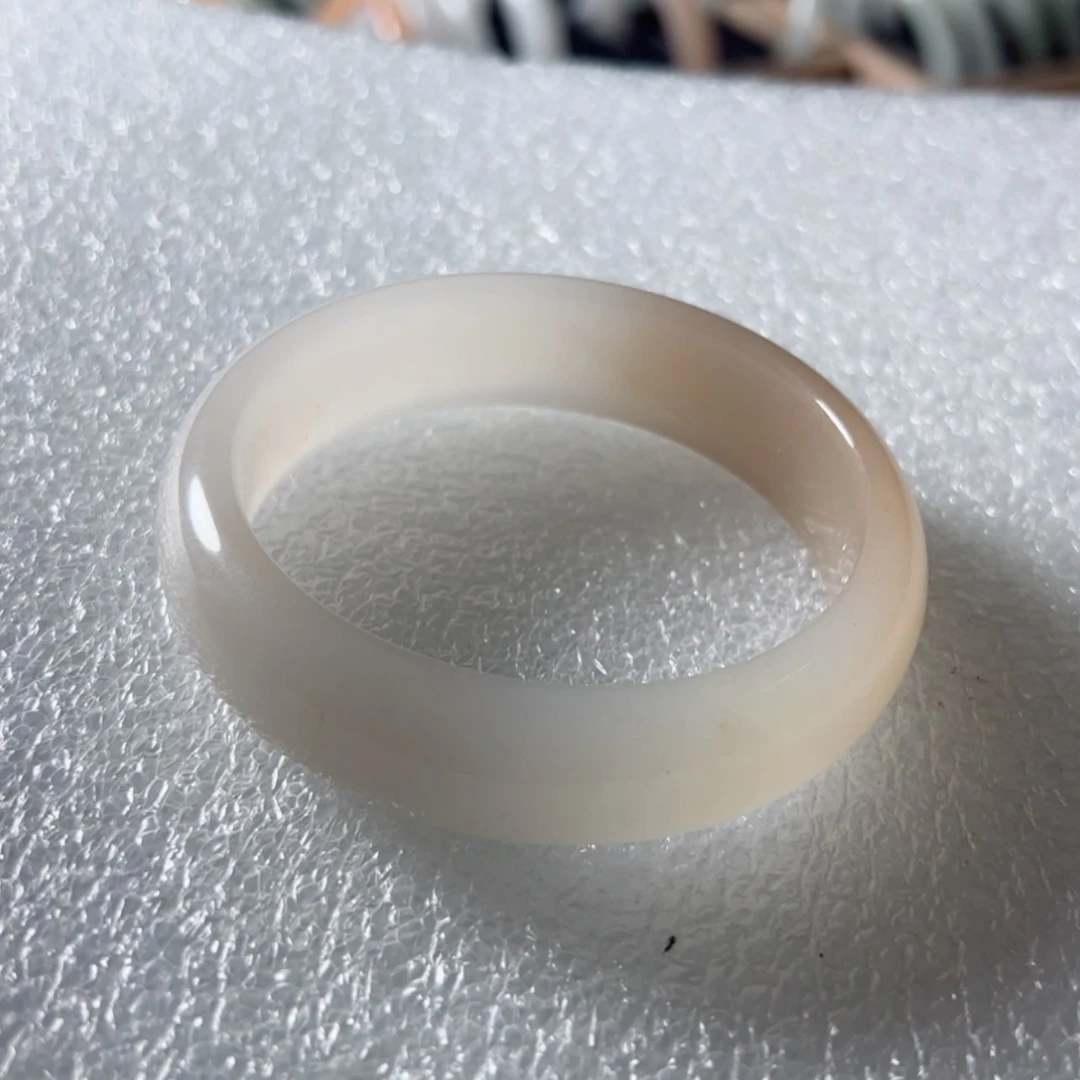 【闪购商品】石英质玉手镯未镶嵌