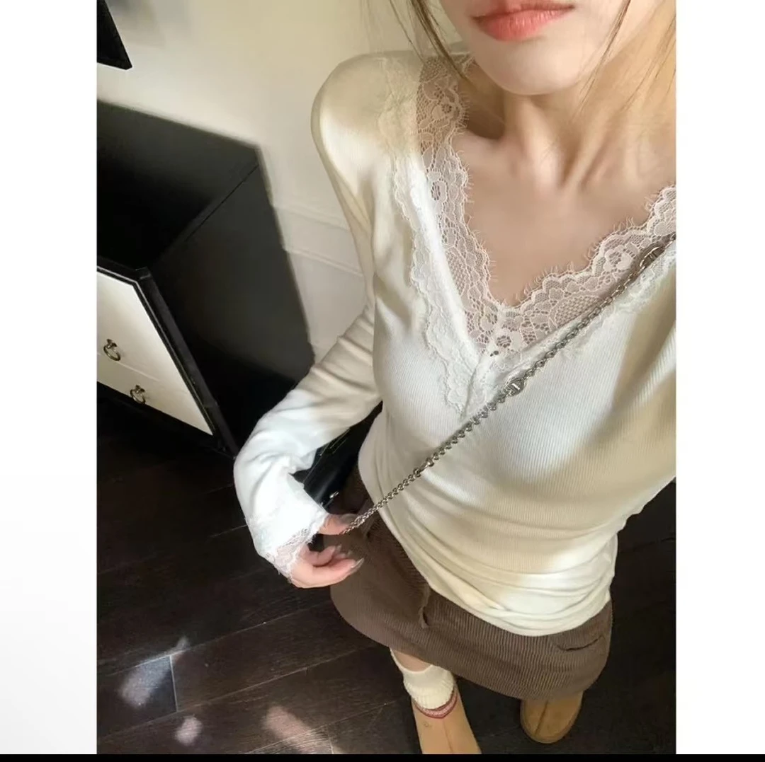 紫皇冠家/189秋冬保暖辣妹风百搭显瘦蕾丝花边磨毛V领口打底衫