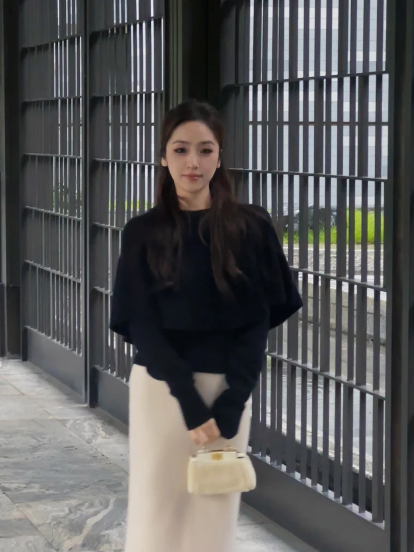 【内购】Madofit麻豆/1343 漫步苏黎 超细美丽诺斗篷毛衣