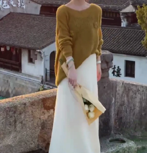 2024秋季新款时尚百搭款式女装气质设计感宽松上衣半身裙乖