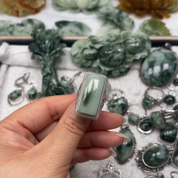 透闪石-蛇纹石玉戒指未镶嵌