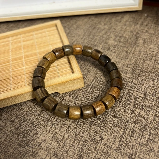 海南莺哥绿其楠直切手串