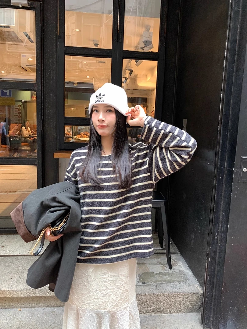 ONEXH·2024冬季新款磨毛绒感圆领长袖条纹上衣女宽松韩系打底T恤
