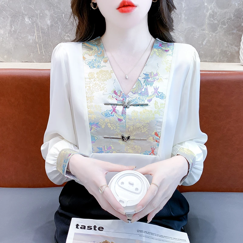 新中式国风刺绣v领衬衫女秋季新款高级感时尚百搭气质小众衬衣