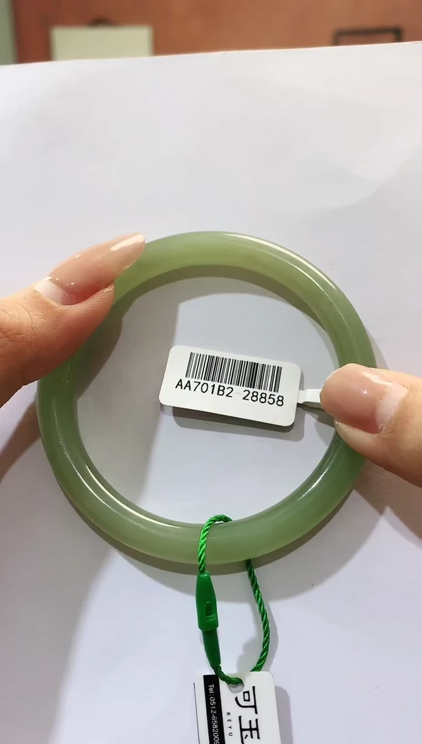 【闪购商品】和田玉手镯未镶嵌57