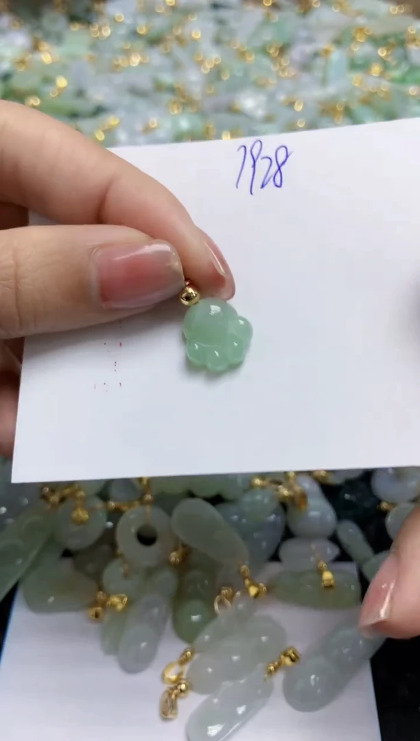 【闪购商品】翡翠挂件合金v 天然缅甸翡翠A货