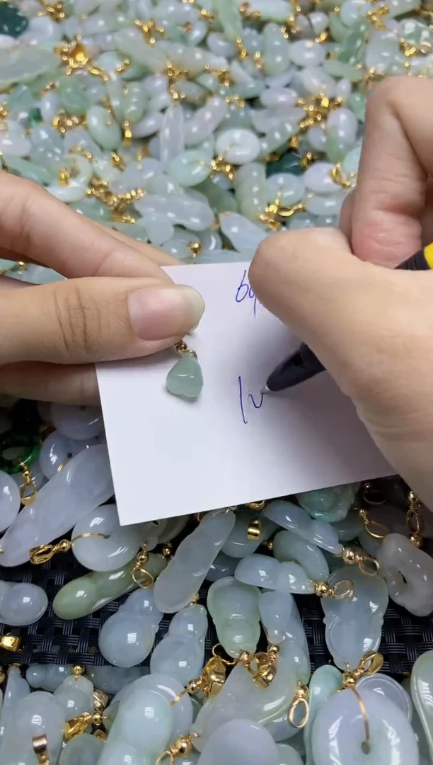 【闪购商品】翡翠挂件未镶嵌天然缅甸翡翠A货