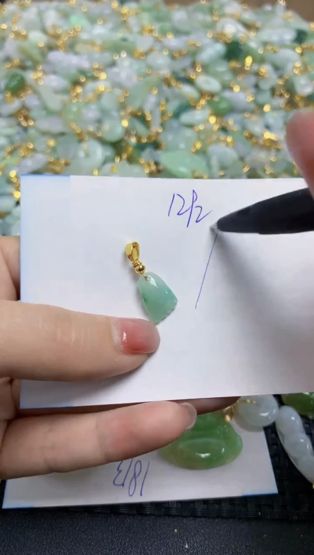 【闪购商品】翡翠挂件合金V天然缅甸翡翠A货