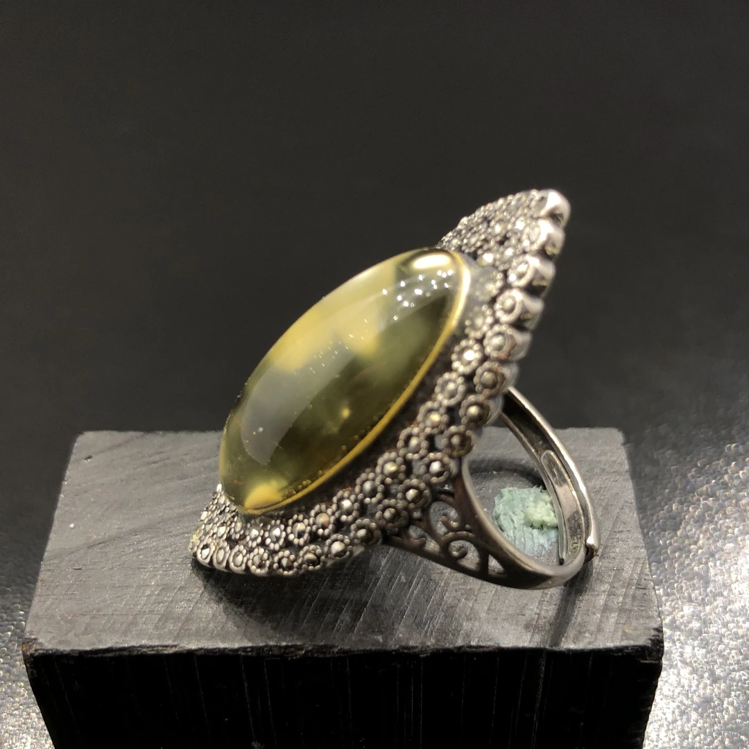 原生态妖花琥珀戒指，小女王，银镶。