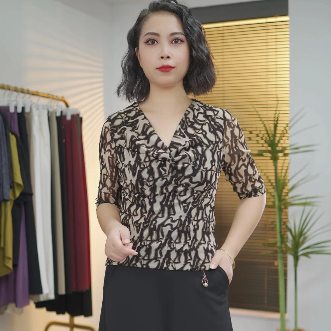 秋季新品碎花修身时尚显瘦气质百搭V领中袖网纱高弹力上衣