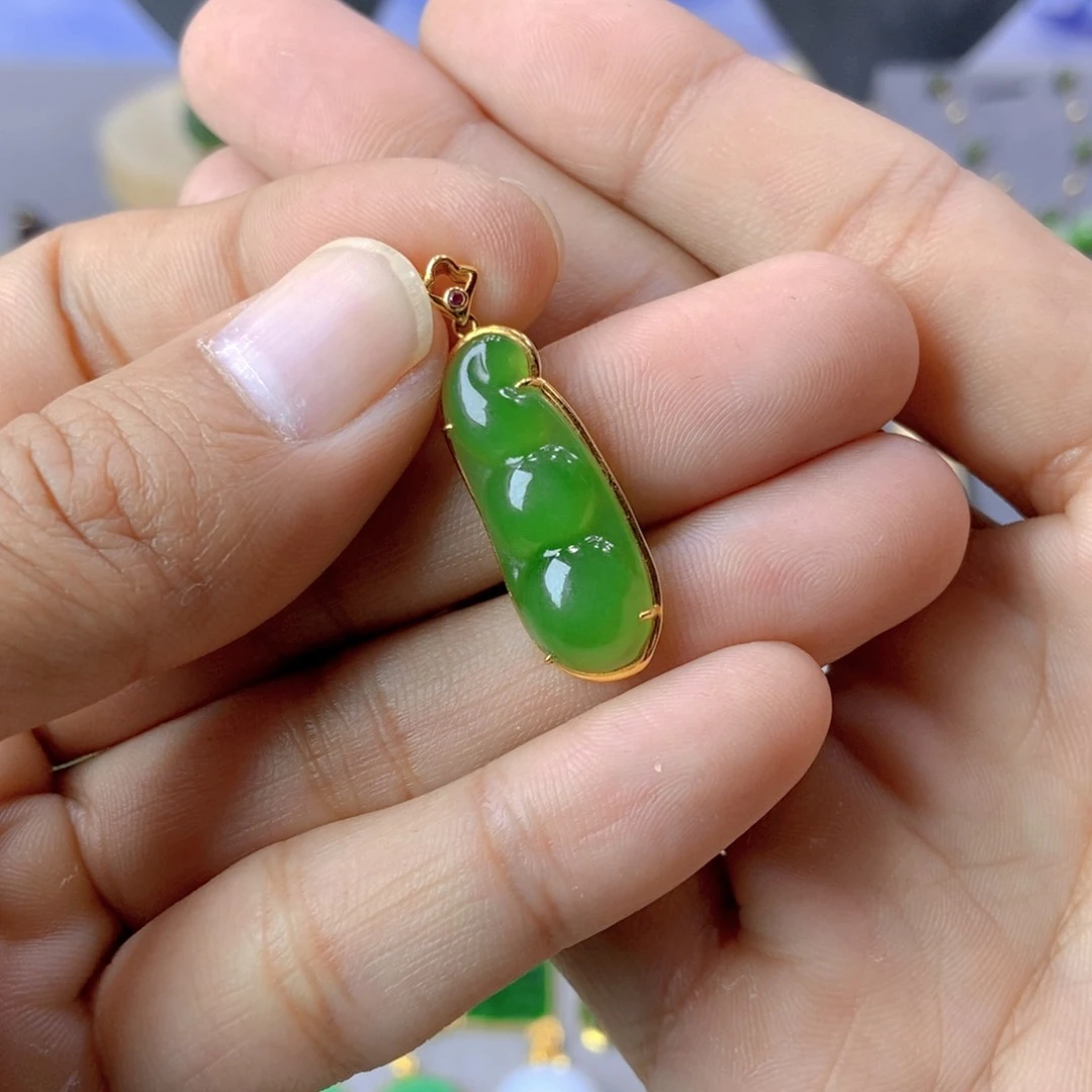 和田玉（碧玉）吊坠18K金镶嵌u****p福豆吊坠