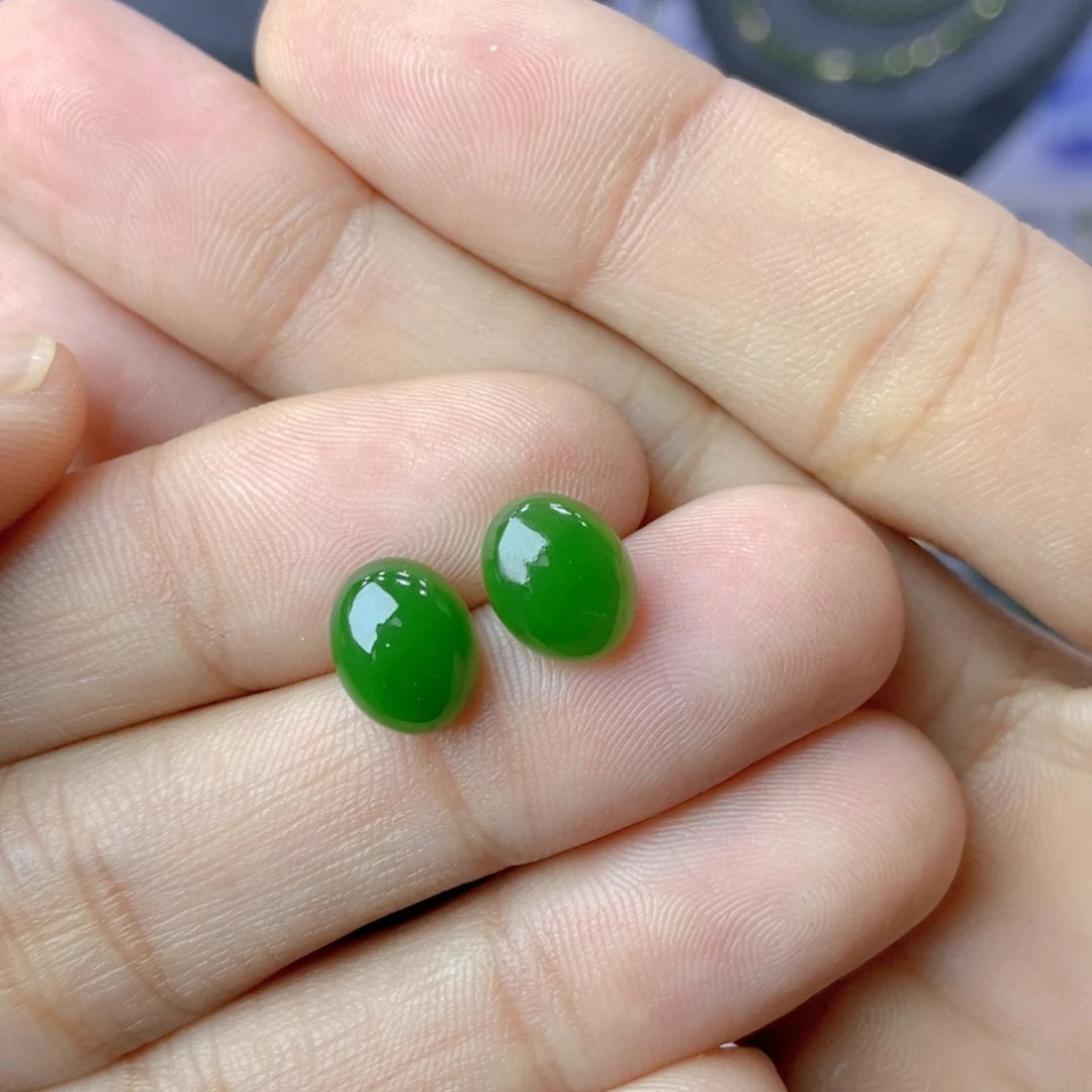 和田玉（碧玉）耳饰18K金镶嵌蛋面耳钉