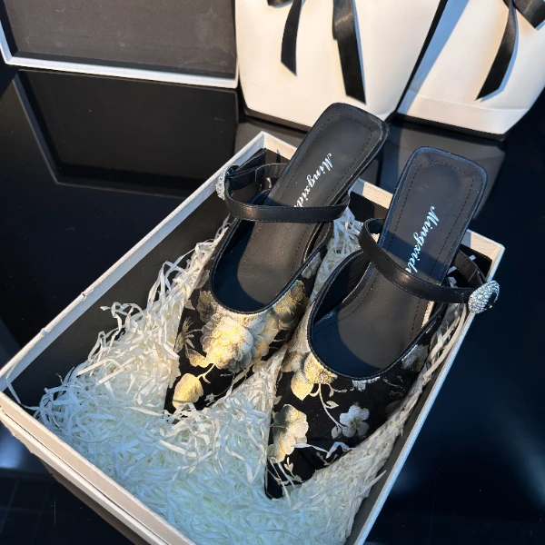 【现货】2024新款真皮女鞋百搭尖头猫跟半包头拖鞋女气质凉拖3333-6