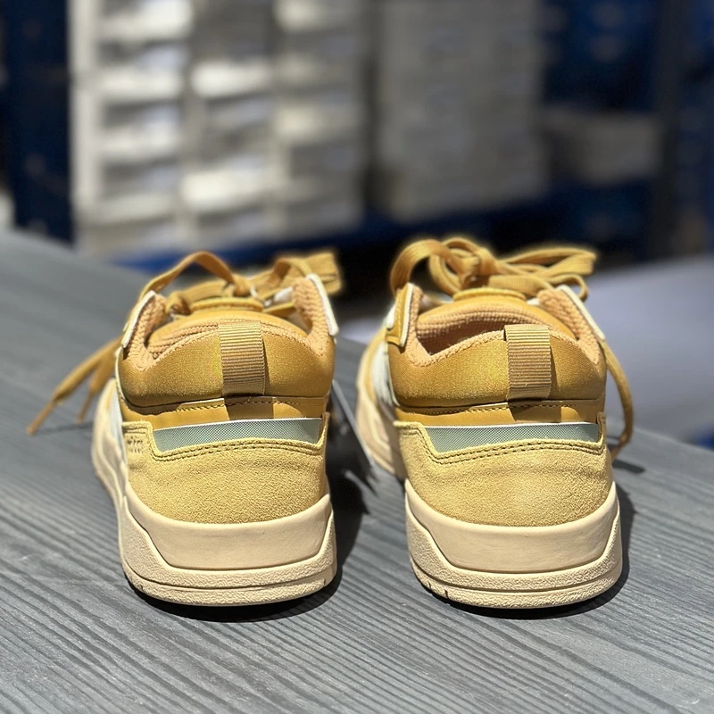 阿迪达斯/Adidas男子复古经典款轻便透气运动板鞋IG8260