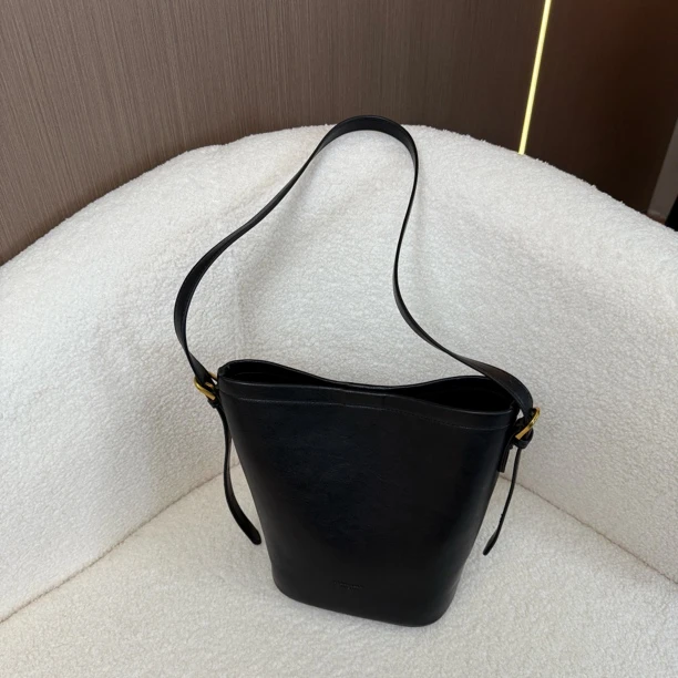 2024时尚百搭斜挎休闲单肩包女士简约潮流包包