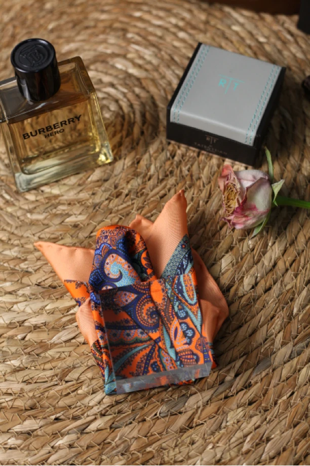 TM桑蚕丝手工卷边口袋巾