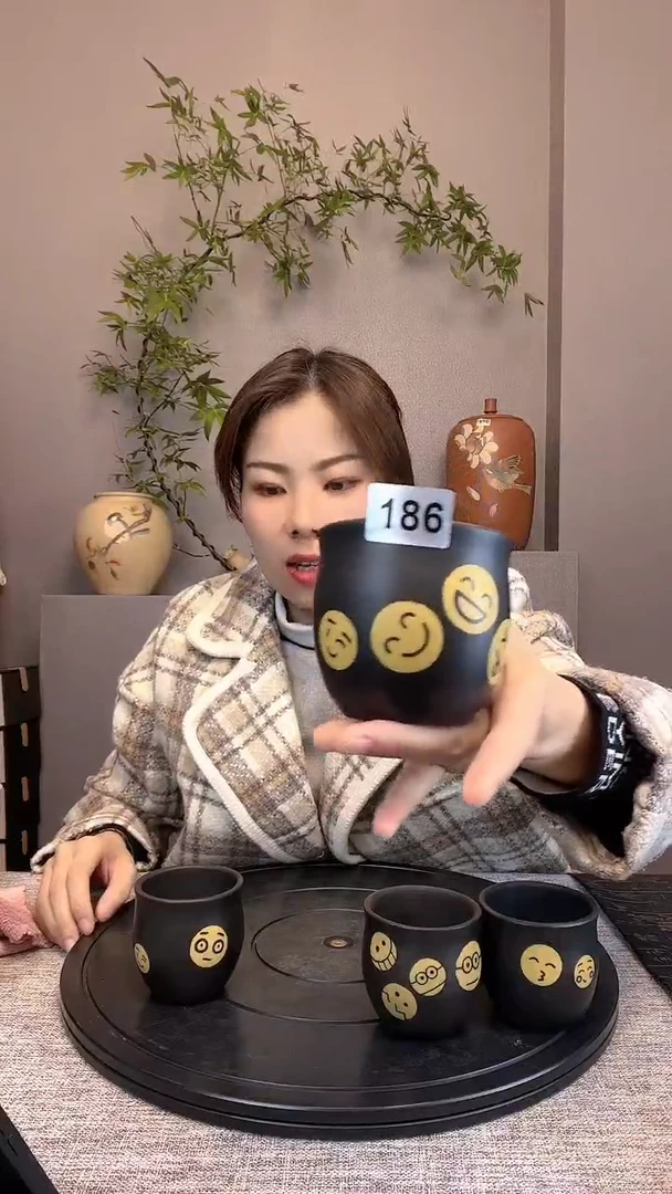 【闪购商品】紫陶表情杯186
