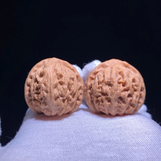 全品34尺小手捻宫灯玉玺狮子头  麻核桃手把件