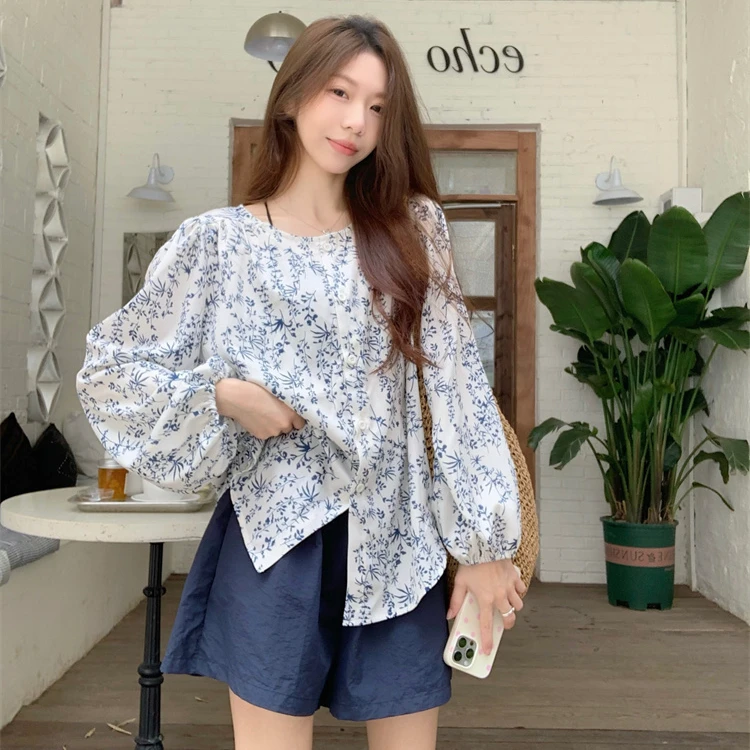 时髦气质千金风长袖小衫春秋洋气青花瓷印花别致衬衫宽松韩版上衣